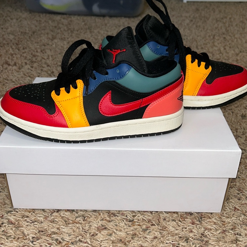 Women’s Air Jordan 1 low SE